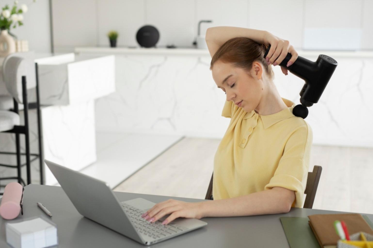 Profissionais analisando dados financeiros